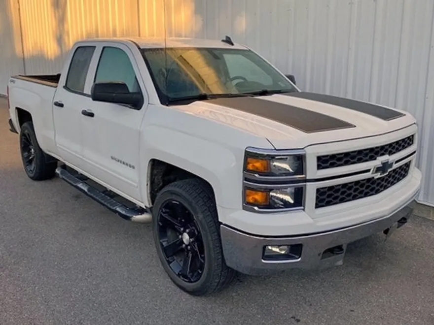 2015 Chevrolet Silverado LT photo 1