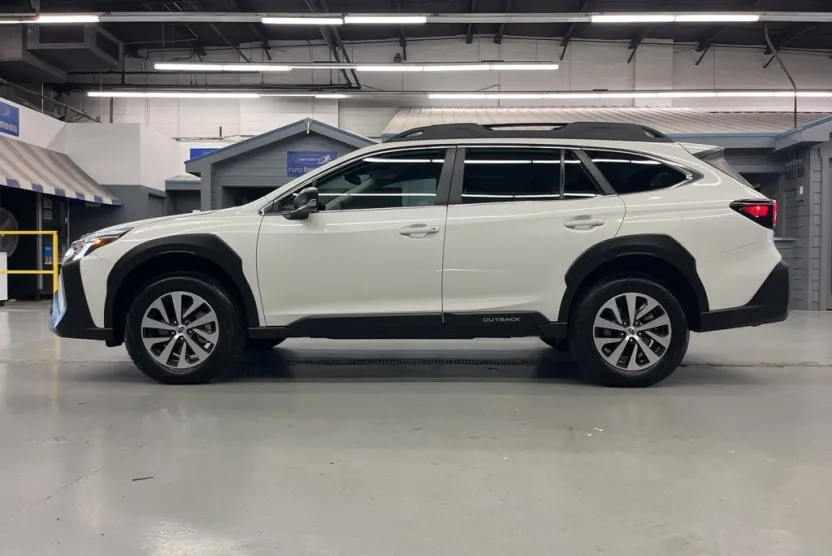 2025 Subaru Outback Base photo 1