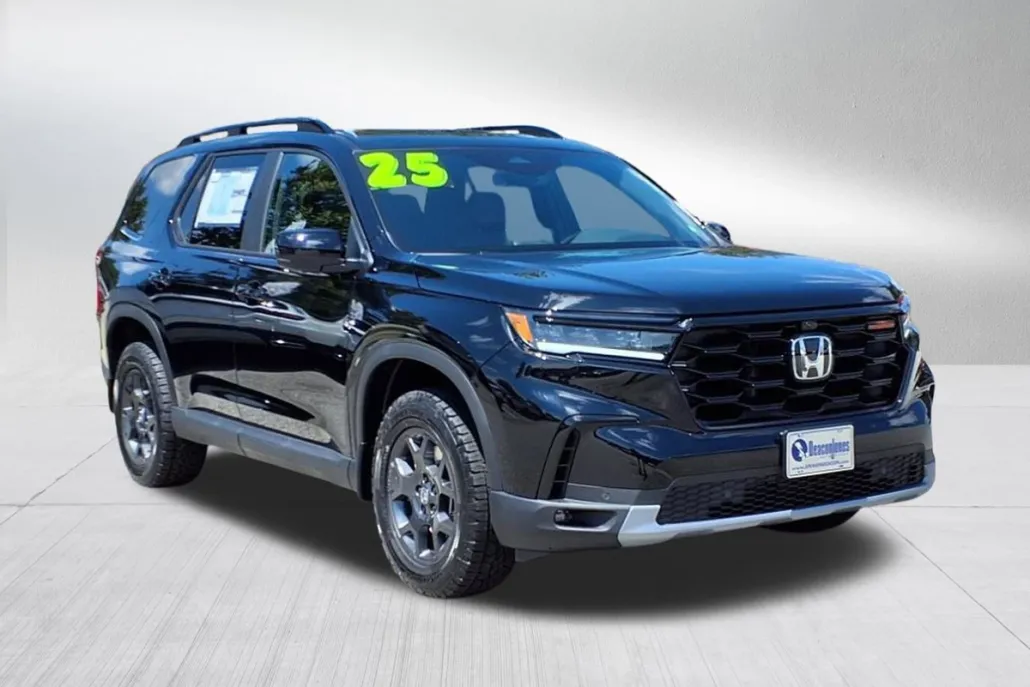 2025 Honda Pilot TrailSport photo 1