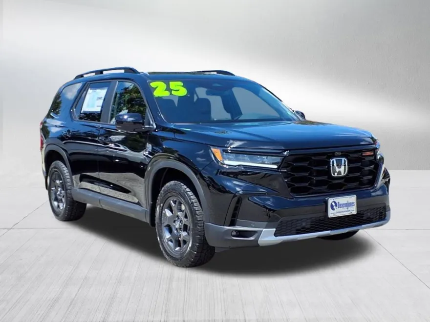 2025 Honda Pilot TrailSport photo 1