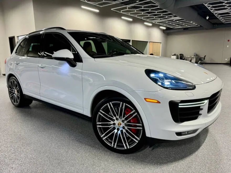 2016 Porsche Cayenne Turbo photo 1