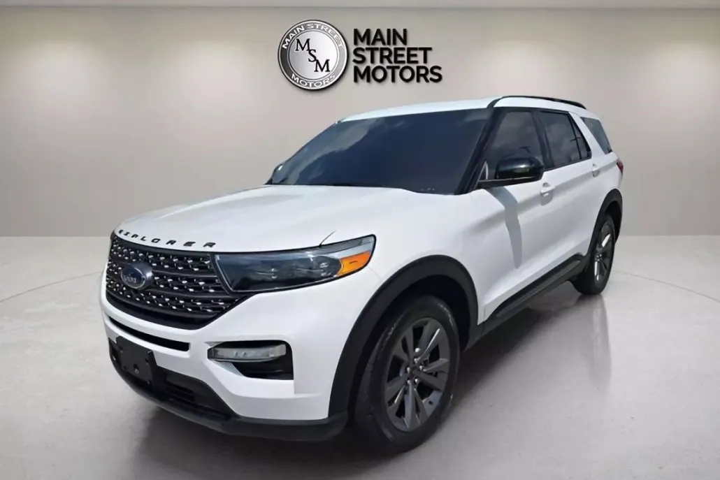 2023 Ford Explorer XLT Sport photo 1