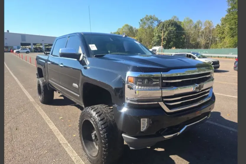2017 Chevrolet Silverado 1500 High Country photo 1