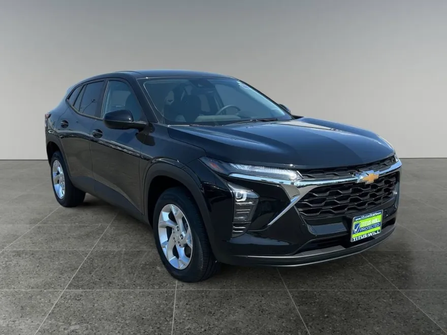 2025 Chevrolet Trax LS photo 1