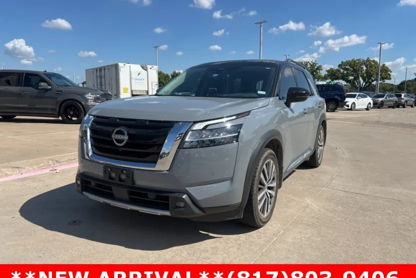 2022 Nissan Pathfinder Platinum photo 1