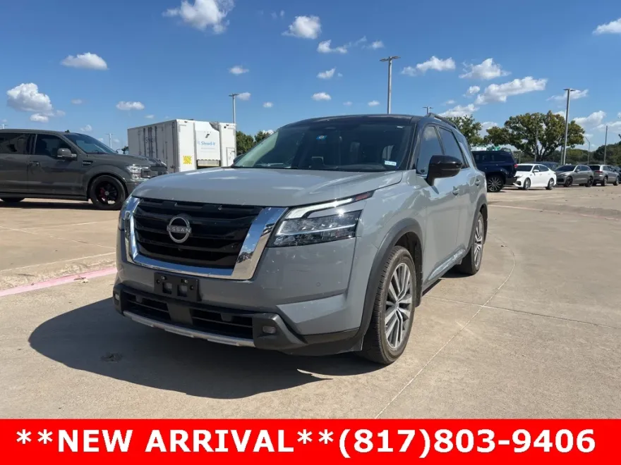 2022 Nissan Pathfinder Platinum photo 1