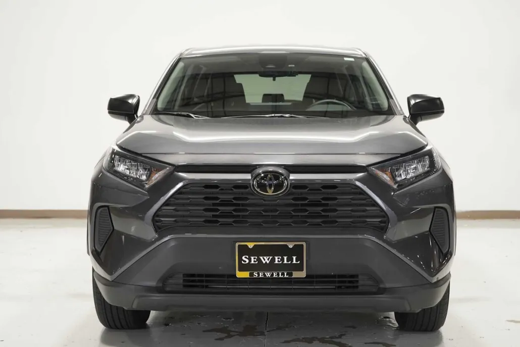 2022 Toyota RAV4 LE photo 1