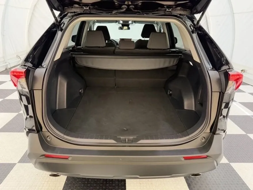 2025 Toyota RAV4 Hybrid XLE photo 1
