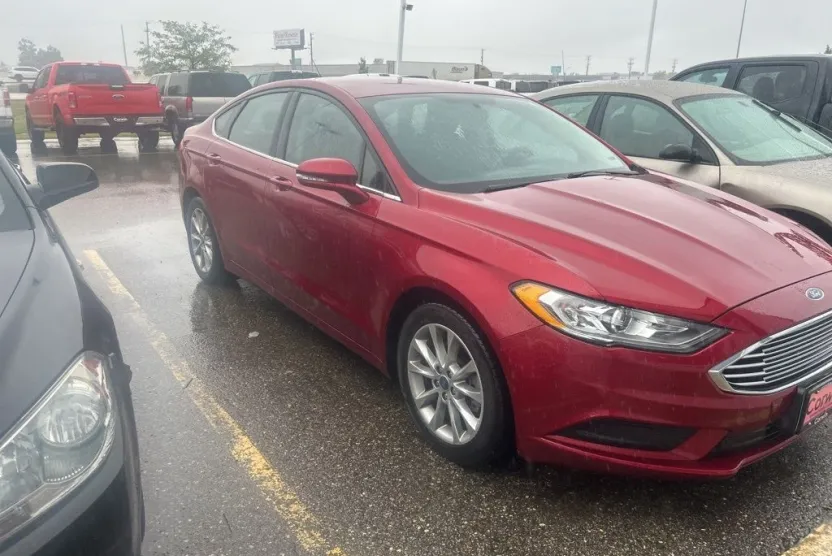 2017 Ford Fusion SE photo 1