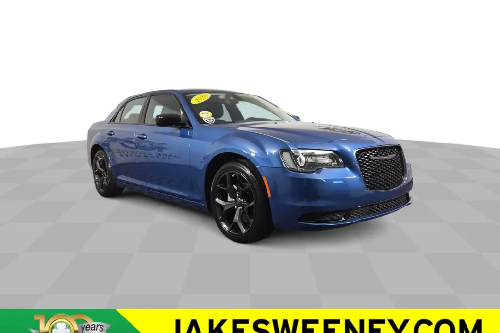 2023 Chrysler 300 Touring photo 1