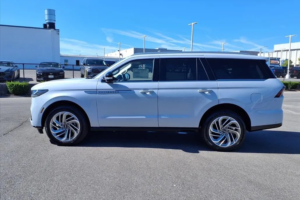 2025 Lincoln Navigator Reserve photo 1