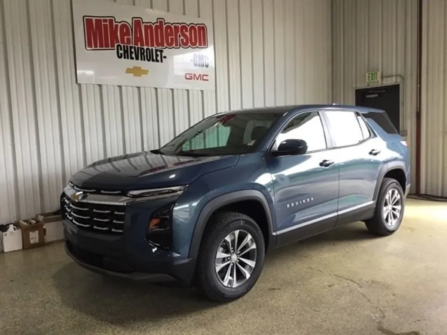 2026 Chevrolet Equinox LT photo 1