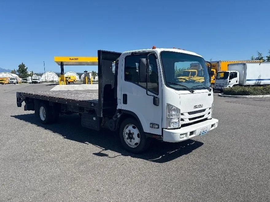 2019 Isuzu NPR photo 1