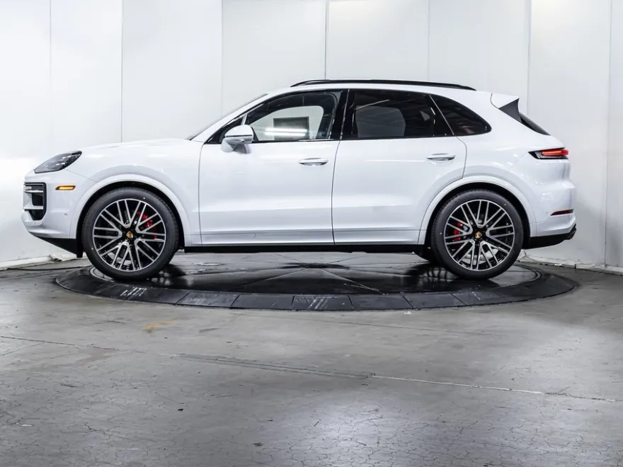 2025 Porsche Cayenne S photo 1