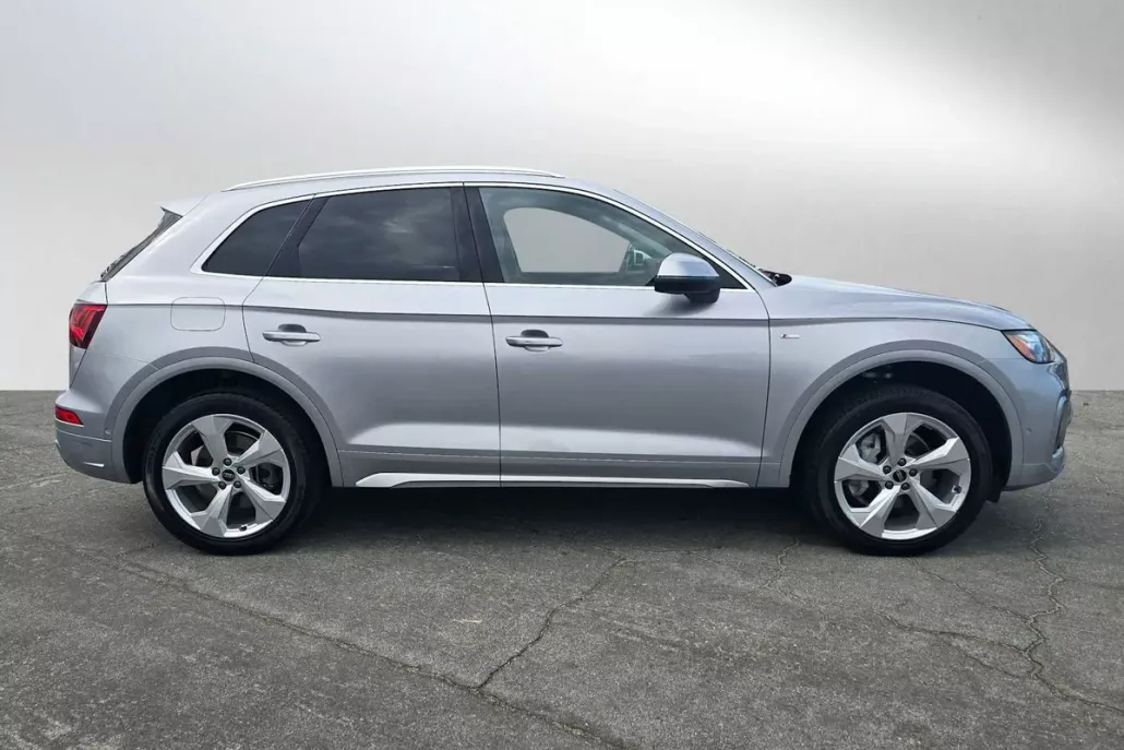 2024 Audi Q5 45 S line Prestige photo 1