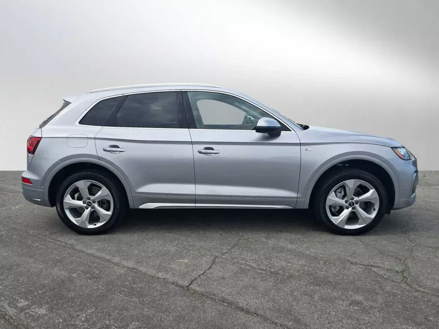 2024 Audi Q5 45 S line Prestige photo 1