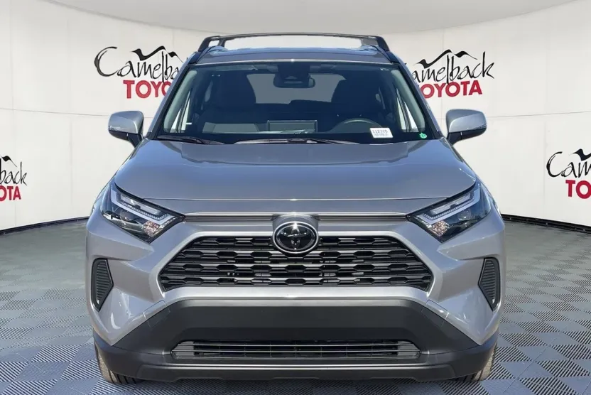 2025 Toyota RAV4 Hybrid XLE photo 1