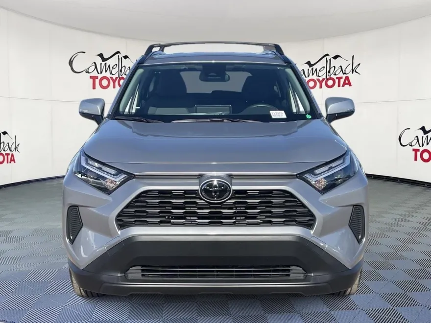 2025 Toyota RAV4 Hybrid XLE photo 1