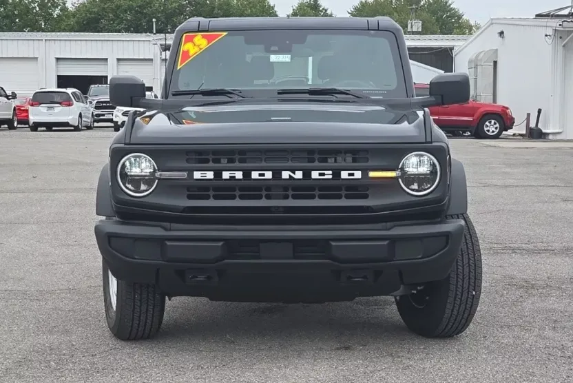 2025 Ford Bronco Base photo 1