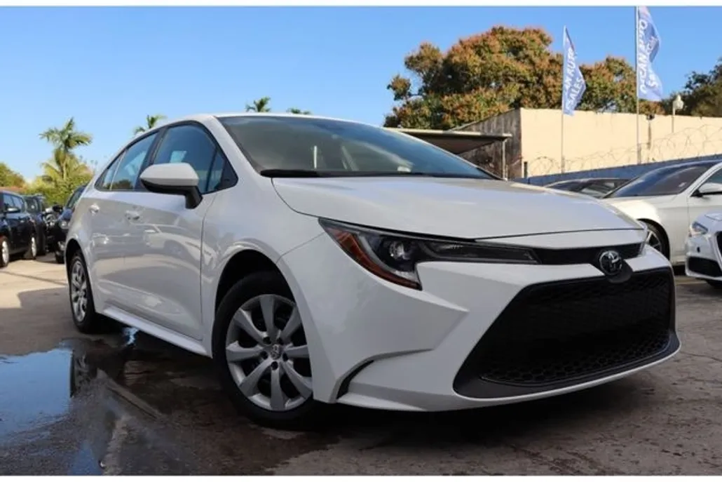 2022 Toyota Corolla LE photo 1