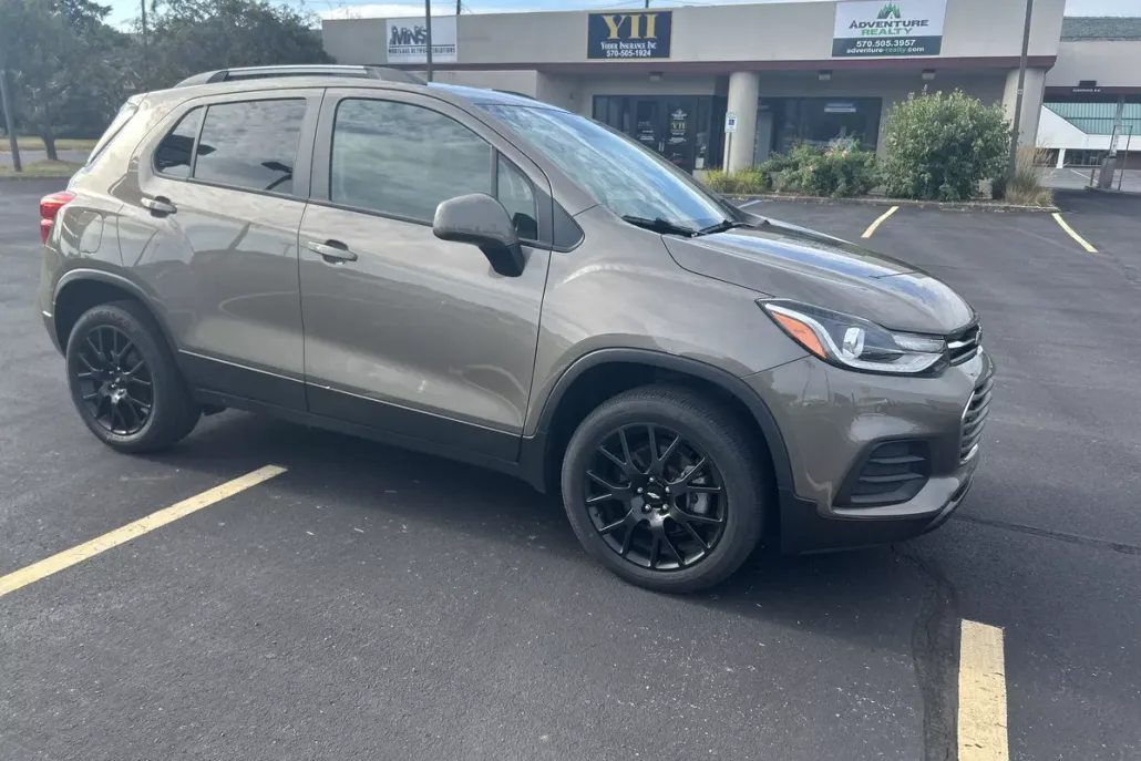 2022 Chevrolet Trax LT photo 1