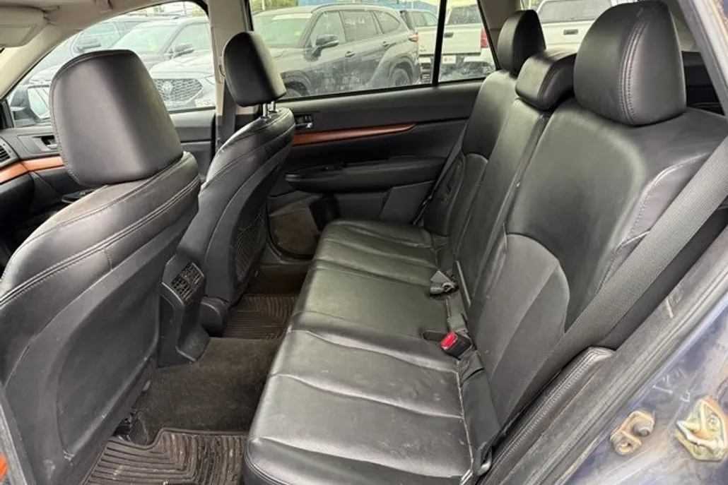 2014 Subaru Outback 2.5i Limited photo 1
