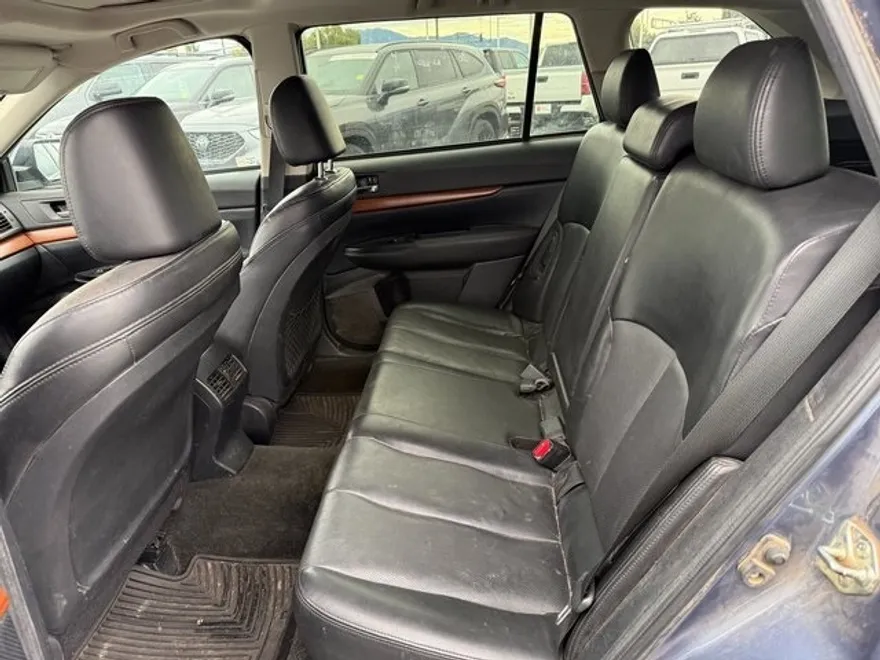 2014 Subaru Outback 2.5i Limited photo 1