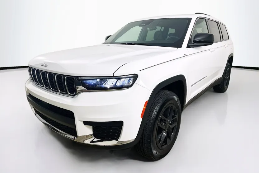 2024 Jeep Grand Cherokee Laredo photo 1