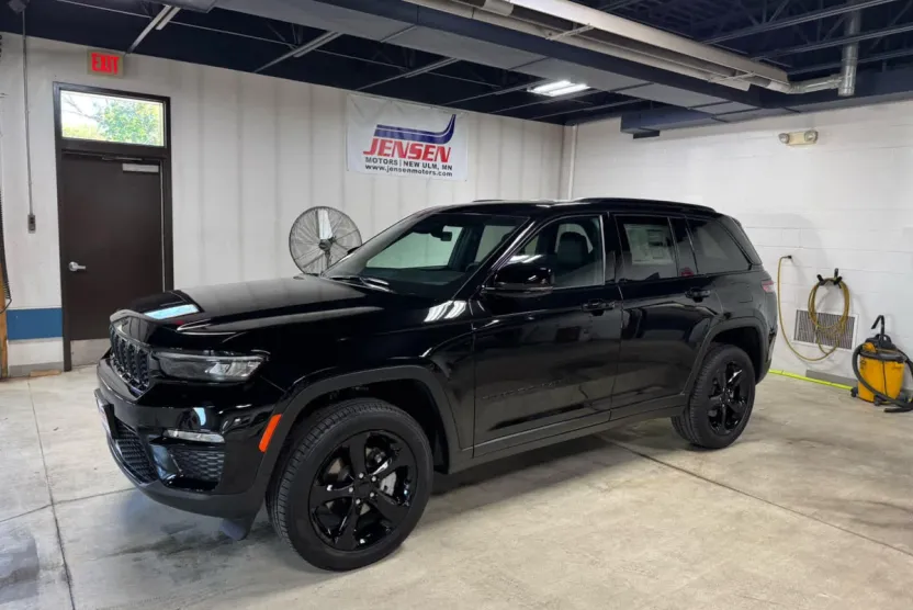 2025 Jeep Grand Cherokee Limited photo 1