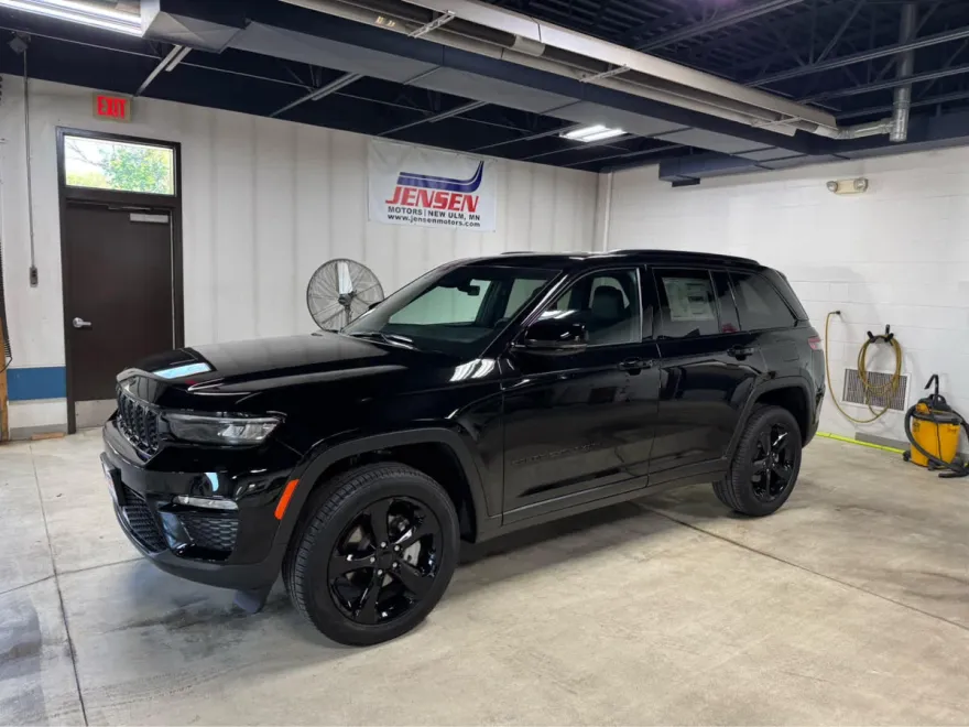 2025 Jeep Grand Cherokee Limited photo 1