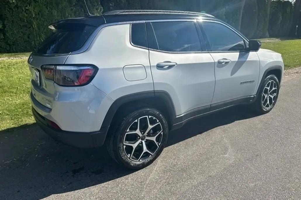 2025 Jeep Compass Limited Sport photo 1