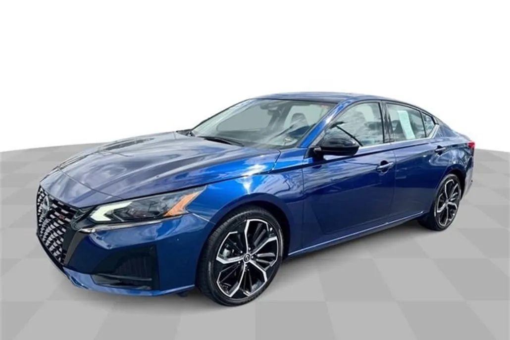2023 Nissan Altima 2.5 SR photo 1
