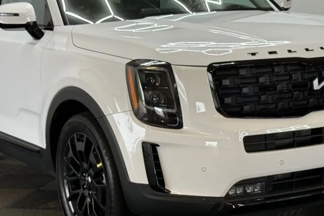 2022 Kia Telluride SX photo 1