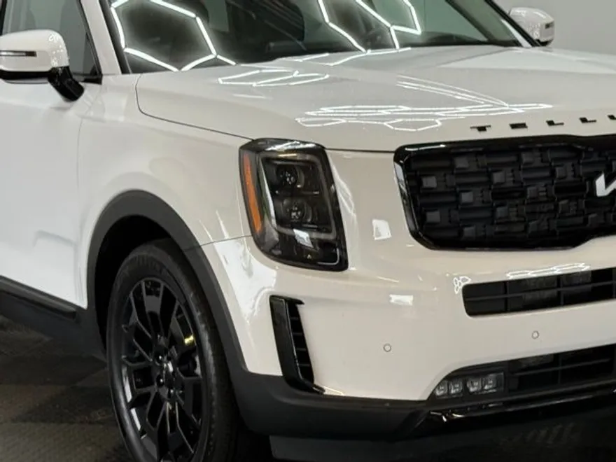 2022 Kia Telluride SX photo 1