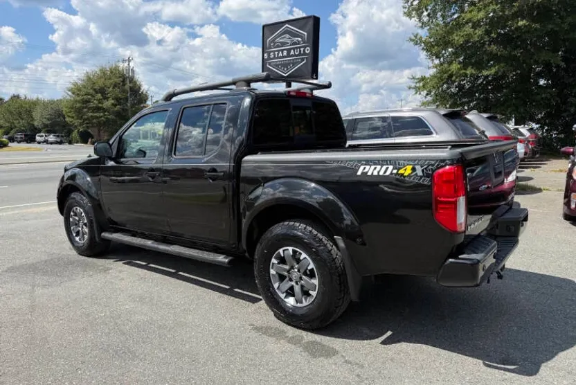 2017 Nissan Frontier PRO-4X photo 1