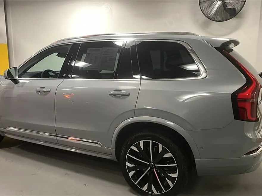 2026 Volvo XC90 Plus photo 1