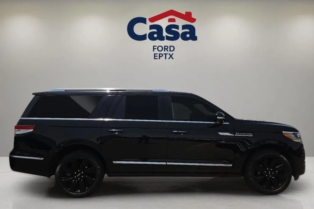 2023 Lincoln Navigator L Reserve photo 1