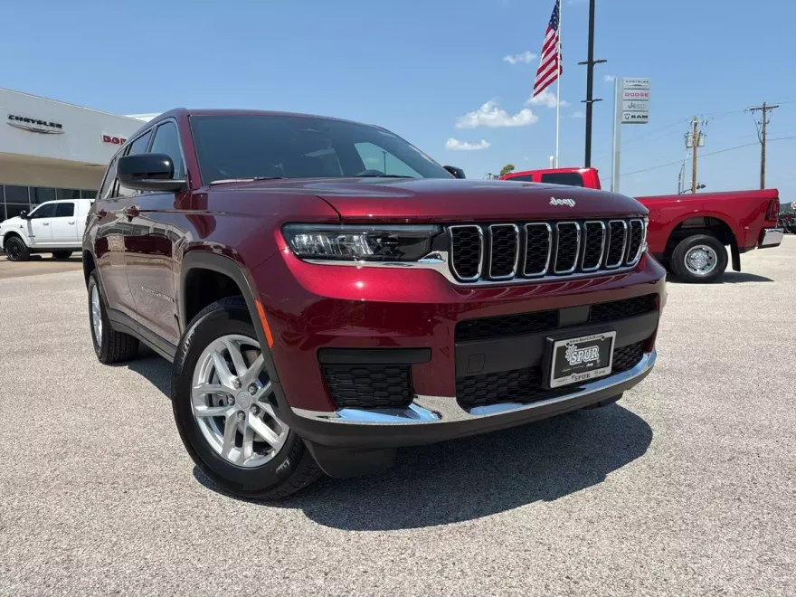 2025 Jeep Grand Cherokee Laredo photo 1