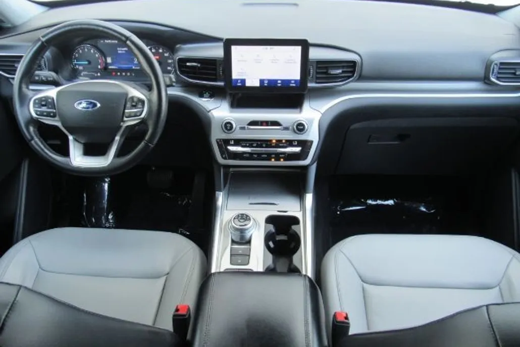 2021 Ford Explorer XLT photo 1