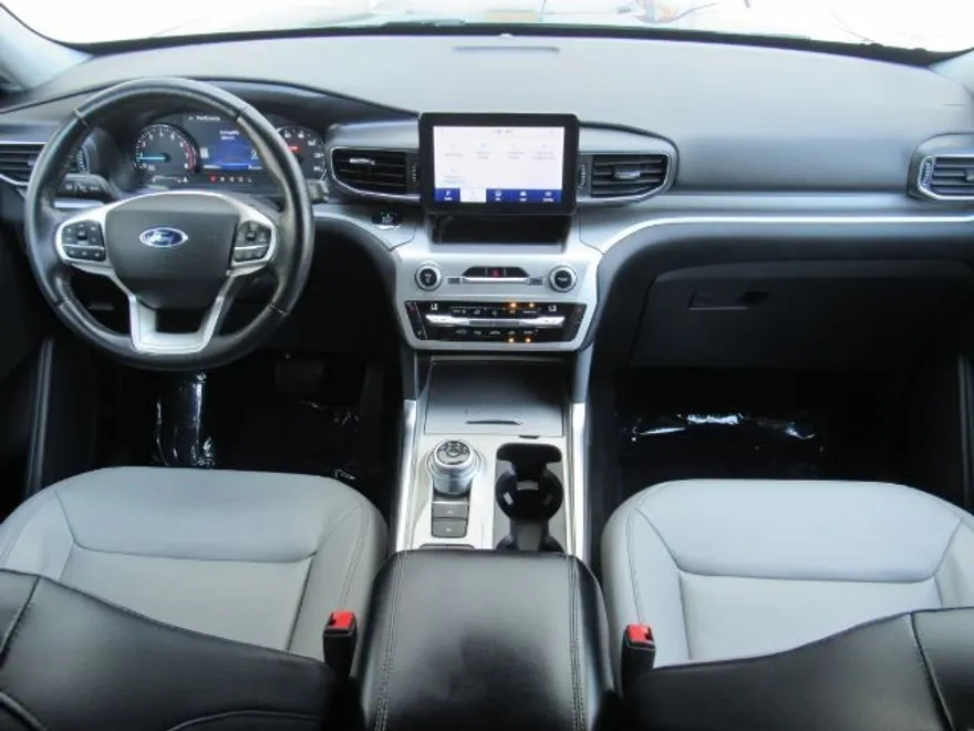 2021 Ford Explorer XLT photo 1
