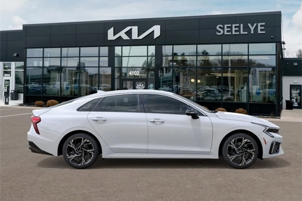 2026 Kia K5 GT-Line photo 1