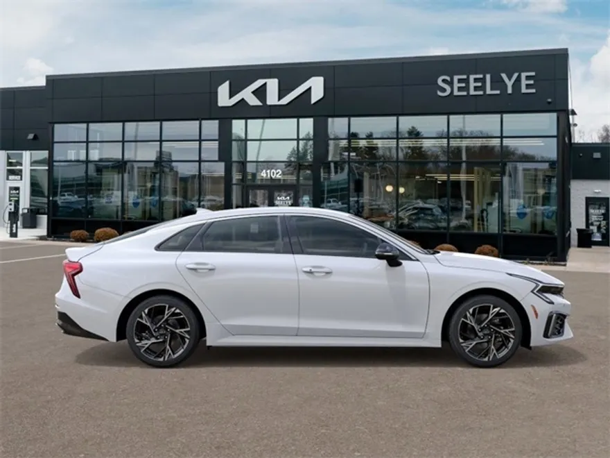 2026 Kia K5 GT-Line photo 1