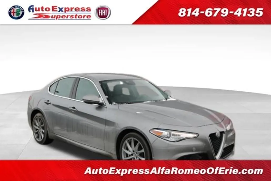2017 Alfa Romeo Giulia Base photo 1