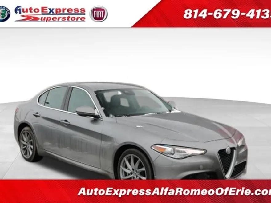 2017 Alfa Romeo Giulia Base photo 1
