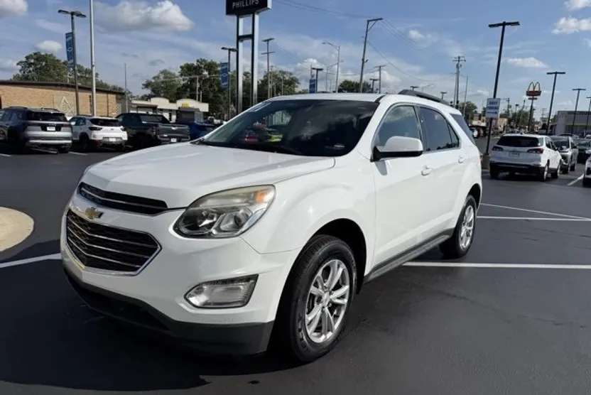 2017 Chevrolet Equinox LT photo 1