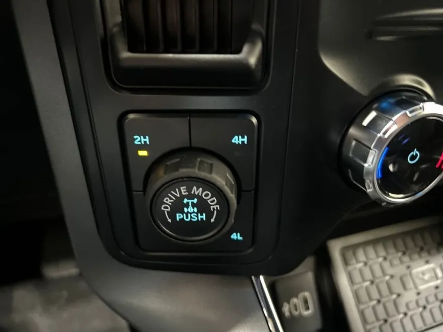 2025 Ford F-150 XLT photo 16