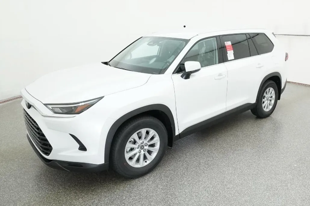 2026 Toyota Highlander XLE Hybrid photo 1