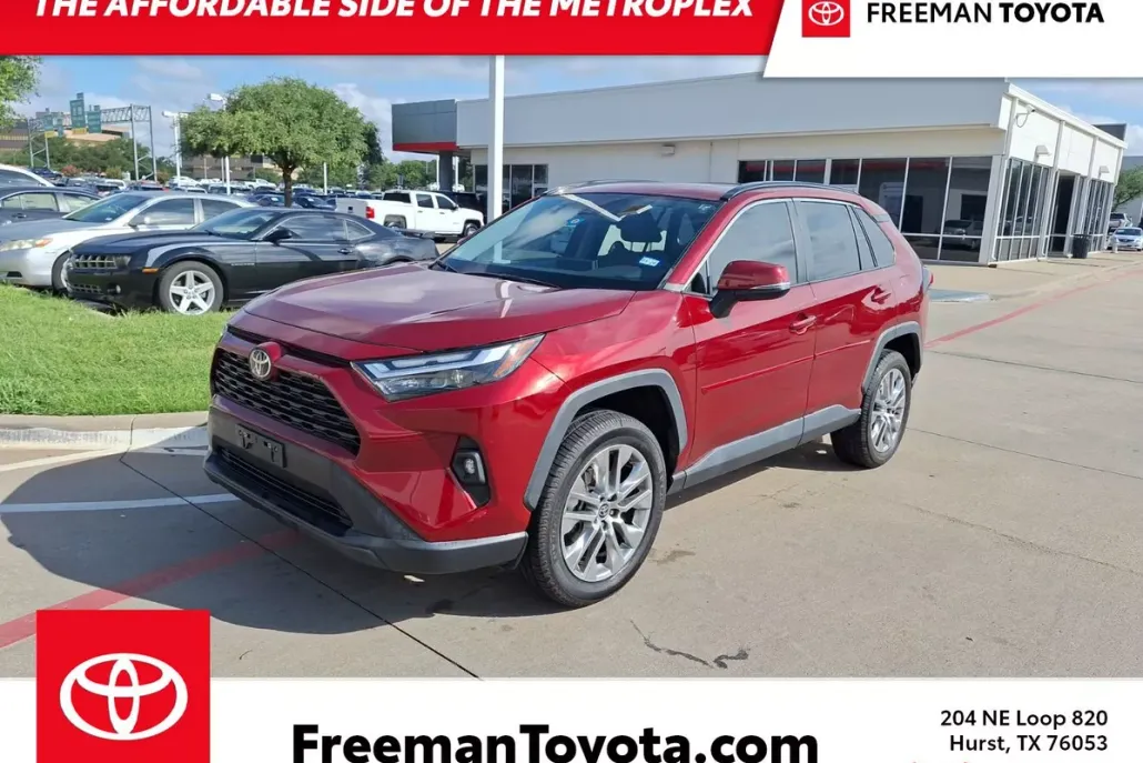 2022 Toyota RAV4 XLE Premium photo 1