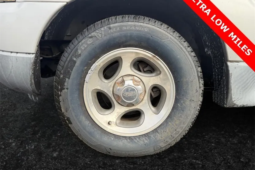 2004 Ford Explorer Sport Trac XLS photo 1