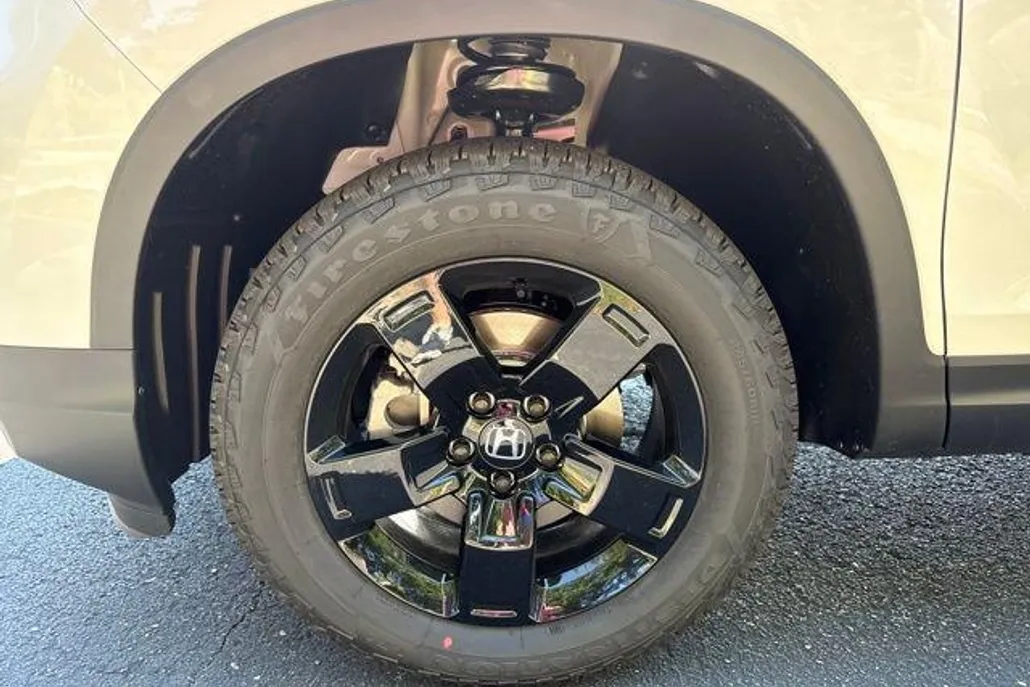 2025 Honda Ridgeline Black Edition photo 1